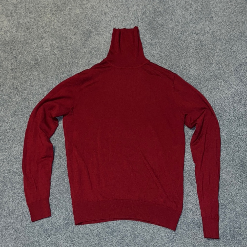 Uniqlo Small Men’s Maroon Turtleneck Sweater (USED)